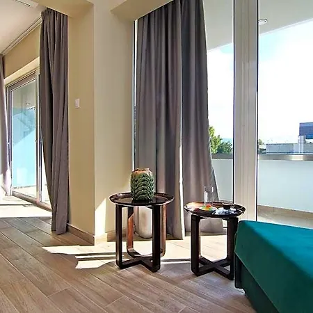 Maison 66, Riviera Hotel Kalamákion